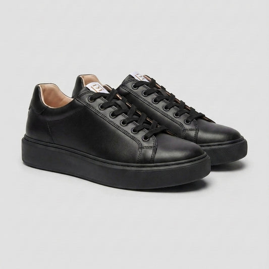 Elevate Onyx — packshot studio, sneakers premium din piele, complet negri, Enzo Margi