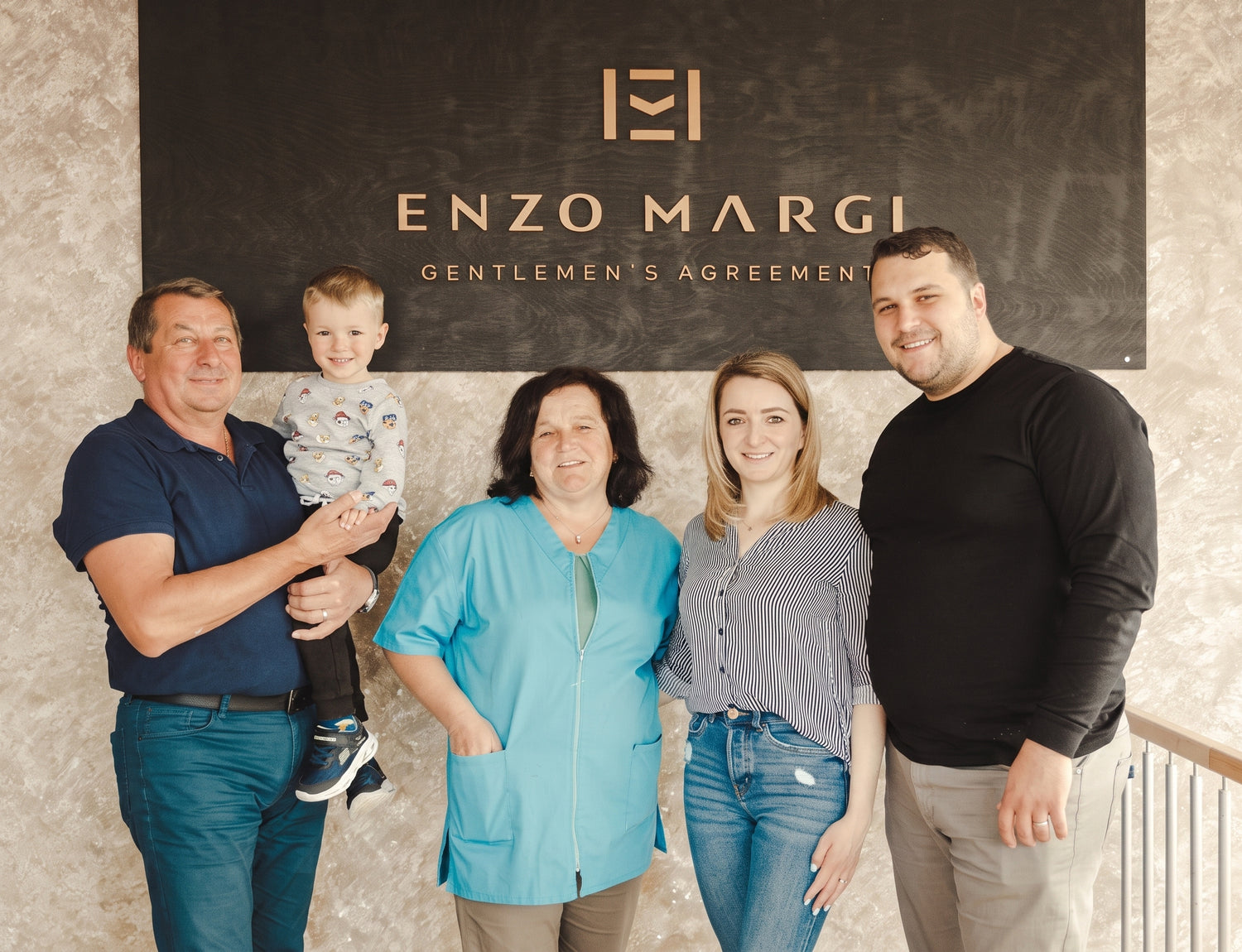 Familia Marginean in fata siglei Enzo Margi, la sediul din Cluj-Napoca